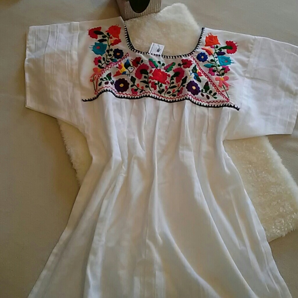 Handcrafted women's top.. W/hand broidered flowers